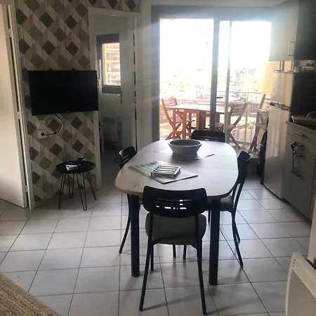 Apartment Face A La En Roussillon *